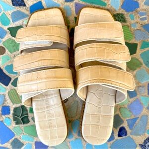 Cream-Colored Freda Salvador Slides